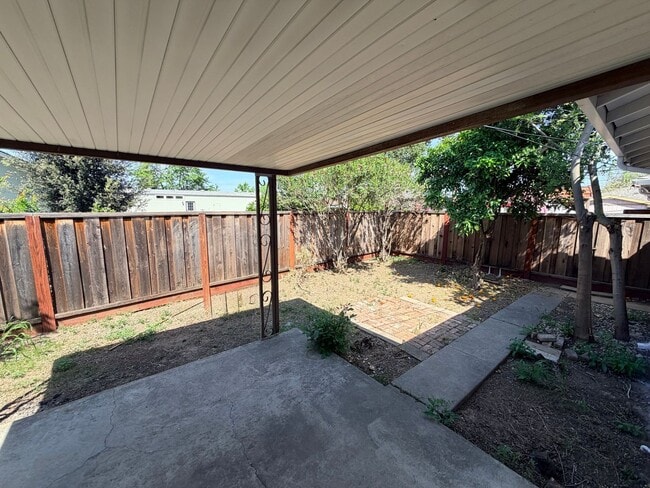 Building Photo - 1817 Foxworthy Ave