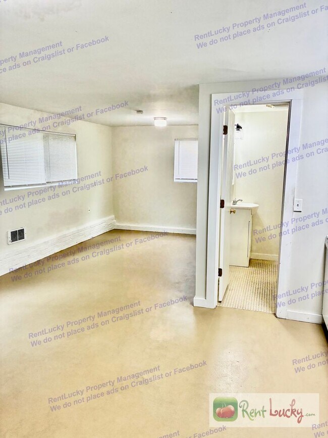 Building Photo - Charming Studio + Bonus Room in Maple Leaf with Private Entrance & Outdoor Space