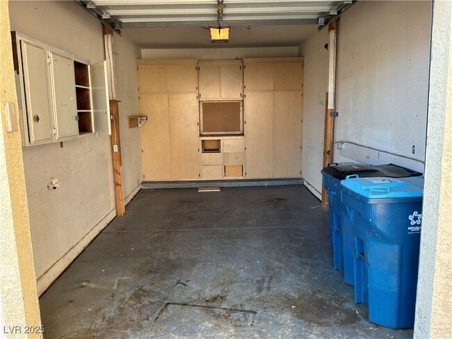 Building Photo - 1900 N Torrey Pines Dr