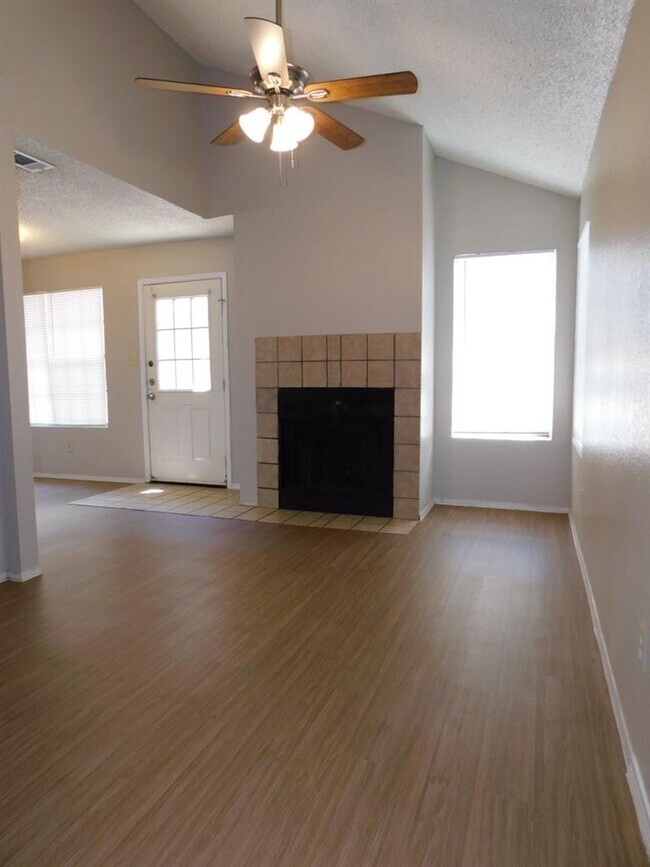 Primary Photo - 2223 Katy Ln