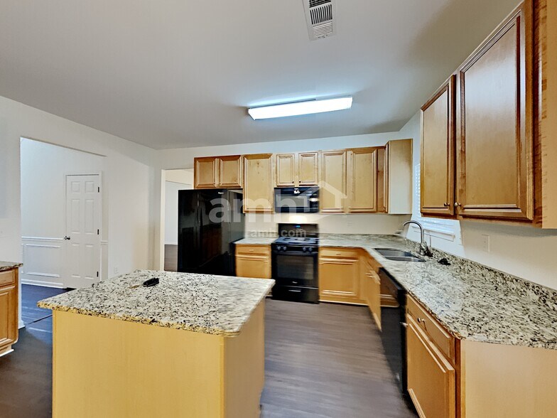 Building Photo - 412 Farmwood Way