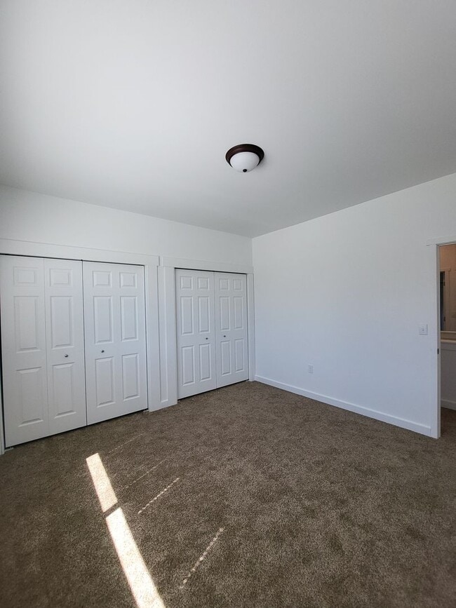 Building Photo - 683 Bryden Ave