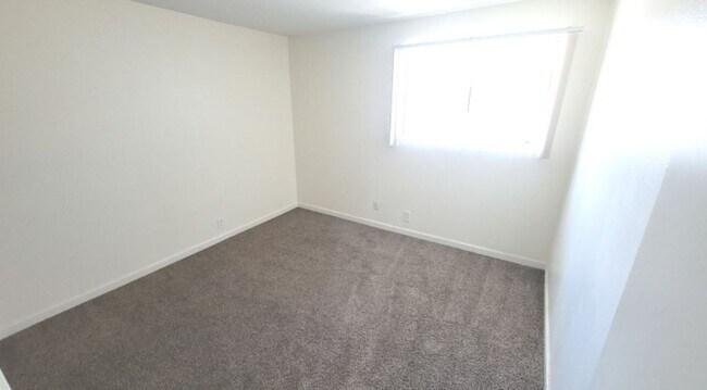 Building Photo - 1702 W Tuckey Ln
