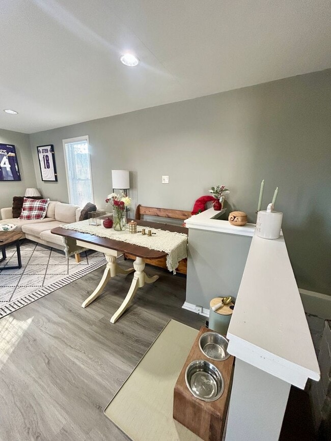 Building Photo - AVAILABLE March - 1 BED 1 BATH