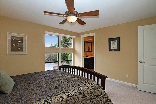 Building Photo - 4bd/2.5ba Bellevue Home