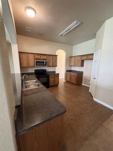 Building Photo - 673 S Heights Dr