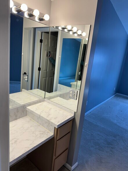 Building Photo - 49467 Pointe Xing