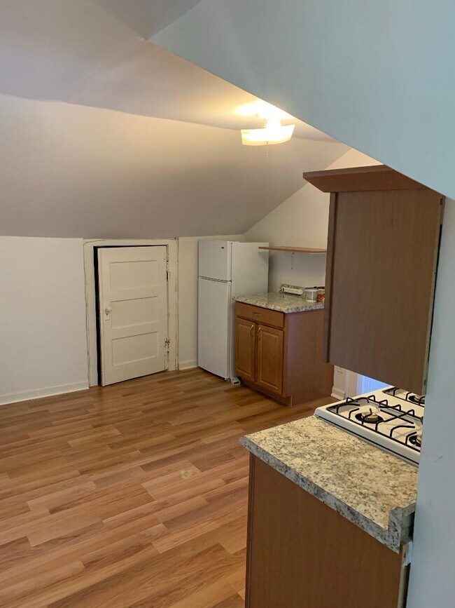Building Photo - 232 Manor Cir