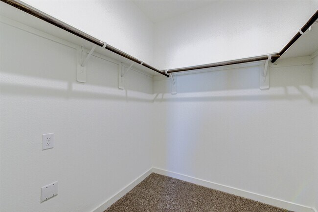 Building Photo - 9848 Grosbeak Ln