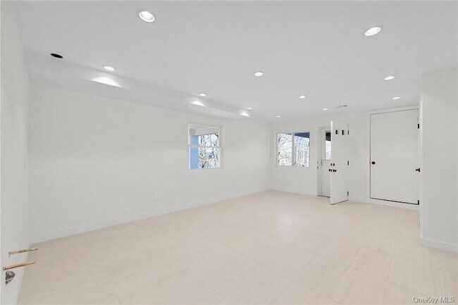 Building Photo - 225 Hilltop St