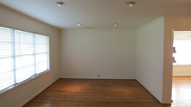 Building Photo - 2814 Chiswell St