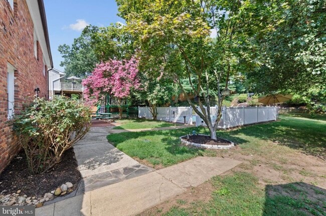 Building Photo - 4622 Upland Dr