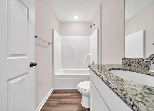 Building Photo - 10 Riverwalk Xing