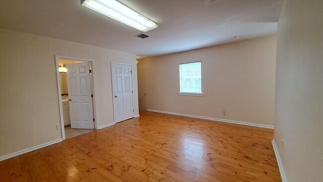 Building Photo - 2300 Gravier St