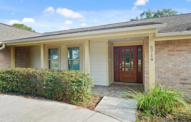 Building Photo - 5714 N Braeswood Blvd