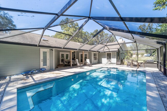 Building Photo - Shadow Woods Pool Home