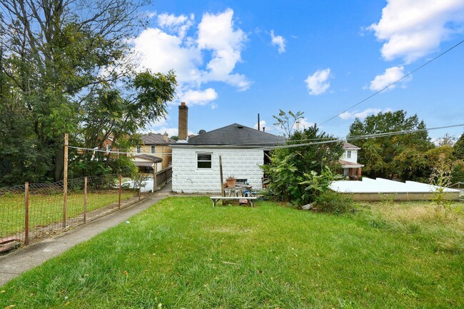 Building Photo - 2012 Brownsville Rd