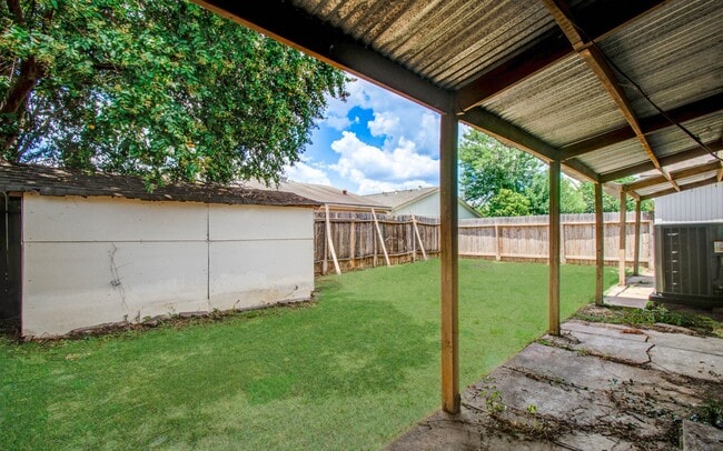 Building Photo - 6326 Briar Terrace Dr