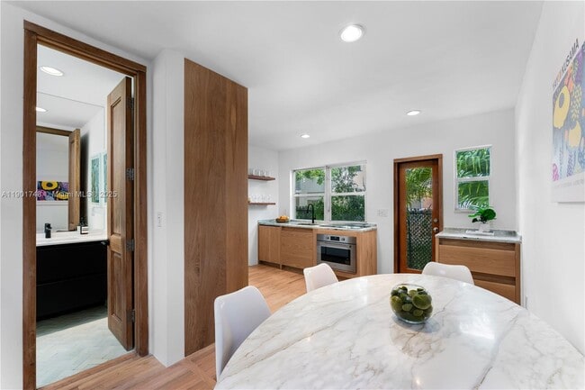 Building Photo - 226 Jefferson Ave