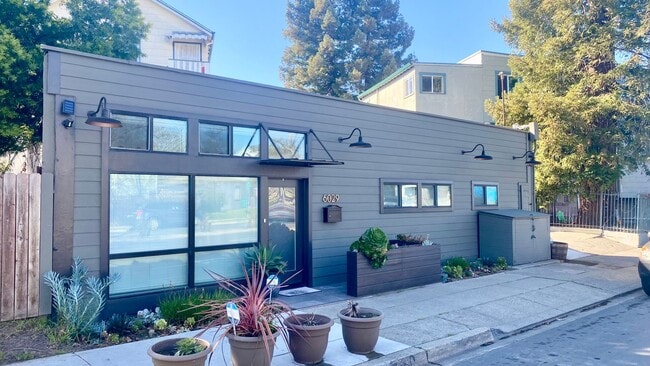 Building Photo - Cozy House Studio in the Heart of NOBE