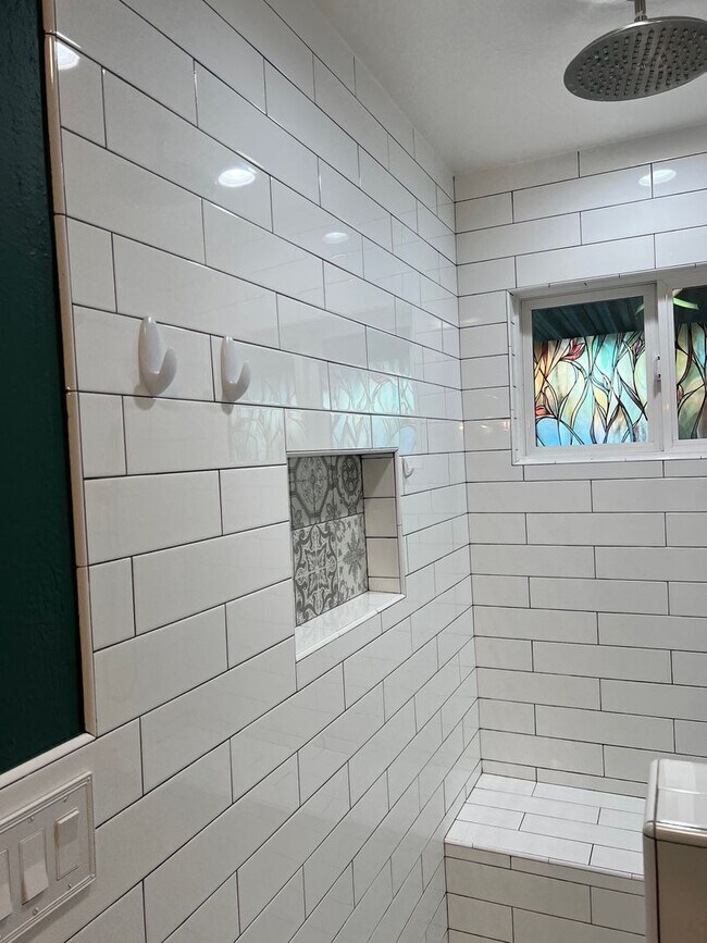 Building Photo - Rare Find!!!  Incredible 4  bedroom / 2 bath updated house in beautiful Clairemont!!!