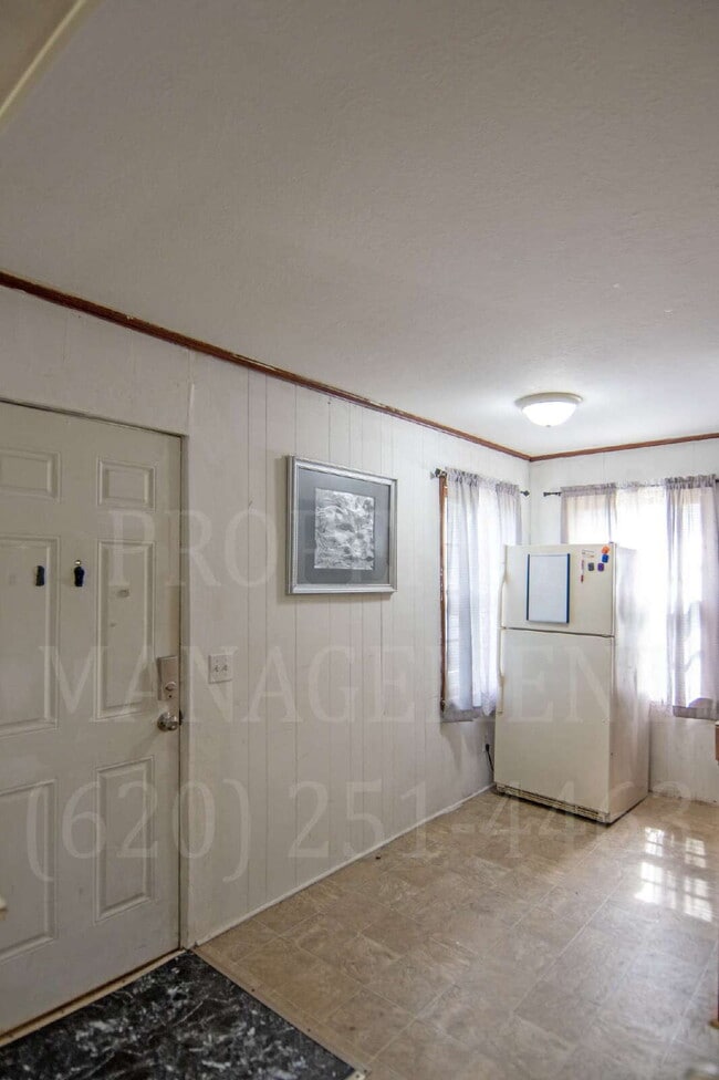Building Photo - 3 Bedroom 1 Bath
