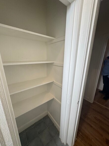 Building Photo - 256 W Florence Ave