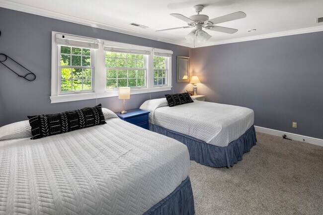 Building Photo - Spacious 6-Bedroom Furnished Home Near Asheville – Privacy, Comfort & Convenience!