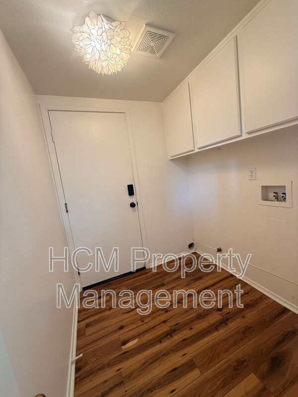 Building Photo - 20 Tumbleweed St