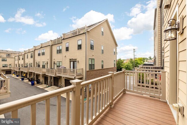 Building Photo - 4707 Van Buren St