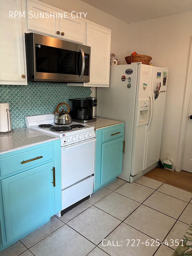 Building Photo - 521 71st Ave