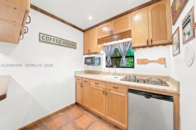 Building Photo - 15425 N Miami Ave