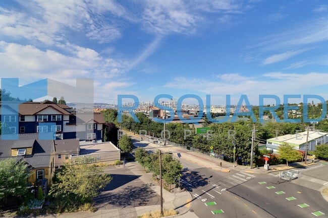 Building Photo - 3000 SW Avalon Way