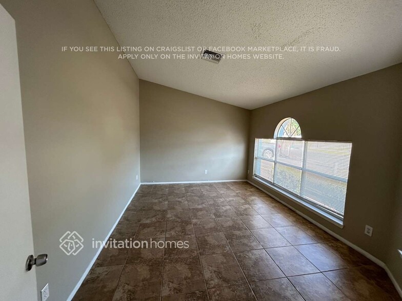 Building Photo - 4704 Bloom Dr