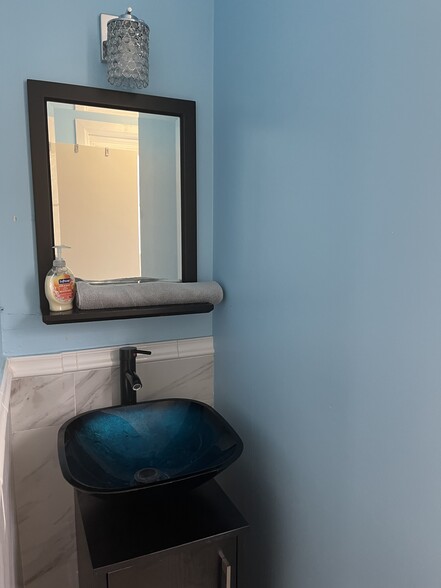 Building Photo - 3 Hayer St