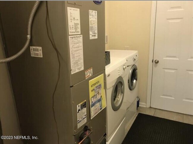 Building Photo - 1515 Golden Lake Loop