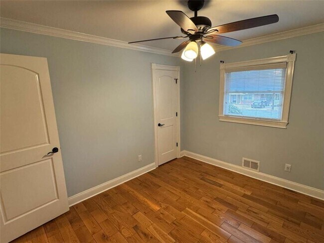 Building Photo - 837 Parkstone Dr