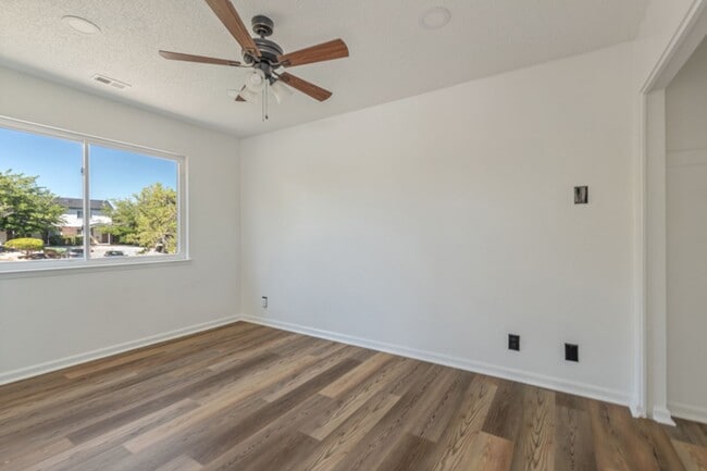 Building Photo - Gypsum 3261-3267