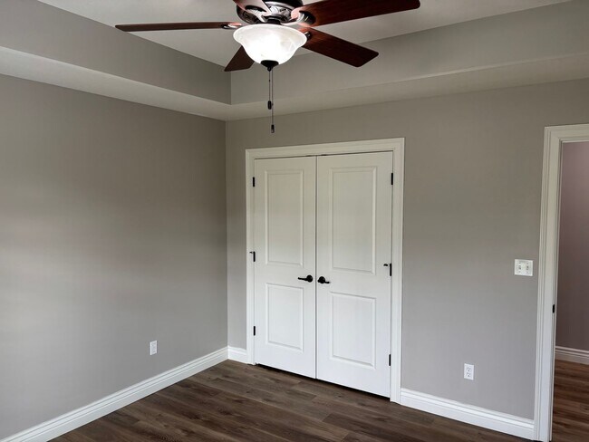 Building Photo - Single Family Home - Available For Rent in Old Hawthorne!