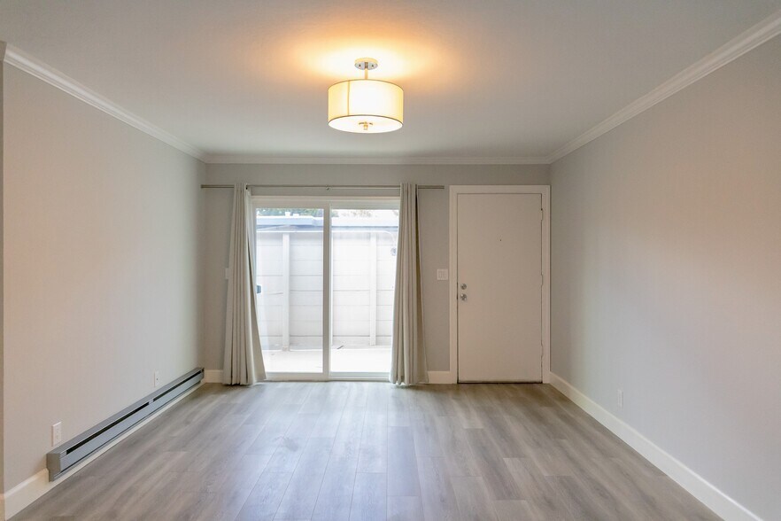 Building Photo - 242 Elwood St