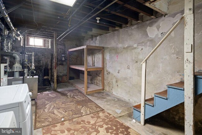 Building Photo - 3881 Manor St