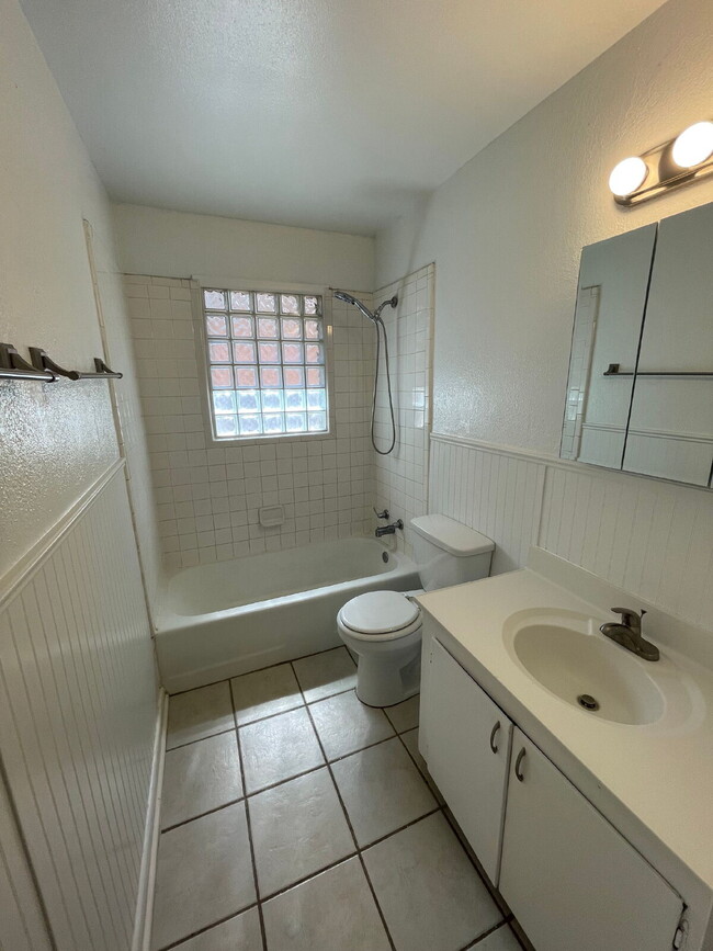 Building Photo - Stunning 3-Bed, 2-Bath Retreat in Lubbock ...