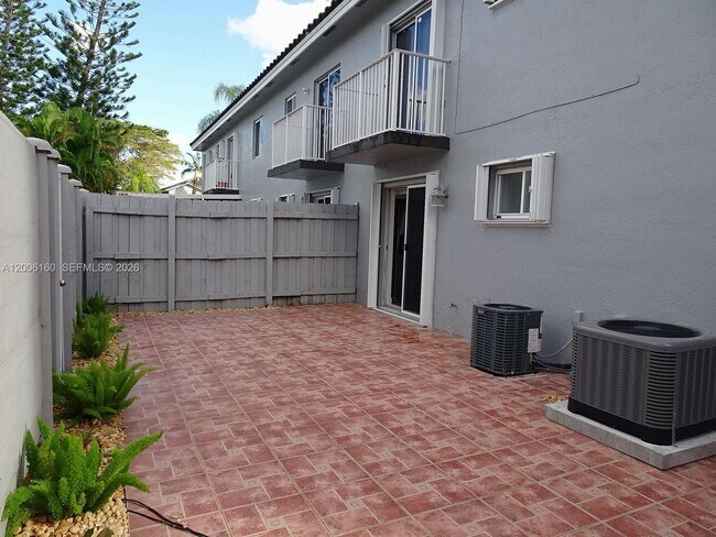 Building Photo - 7921 SW 152nd Ave