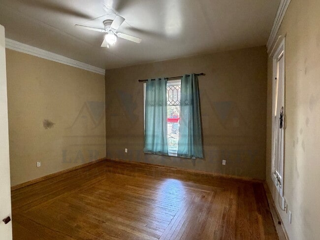Building Photo - Pet Friendly 3 Bedroom Apartment