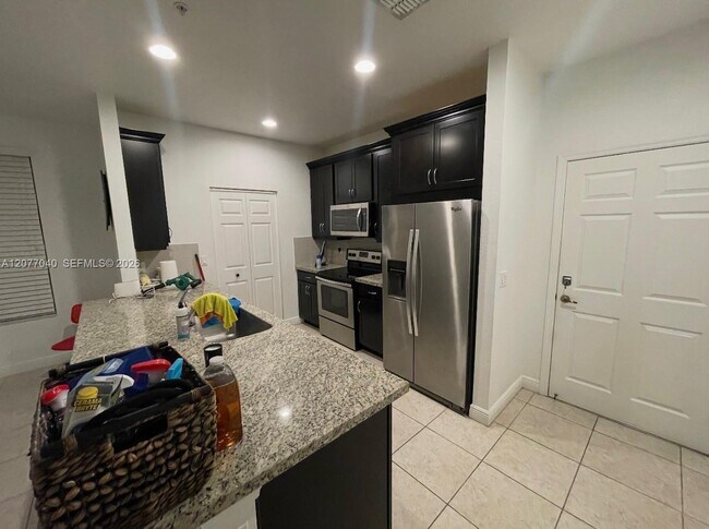 Building Photo - 2850 SW 119th Way
