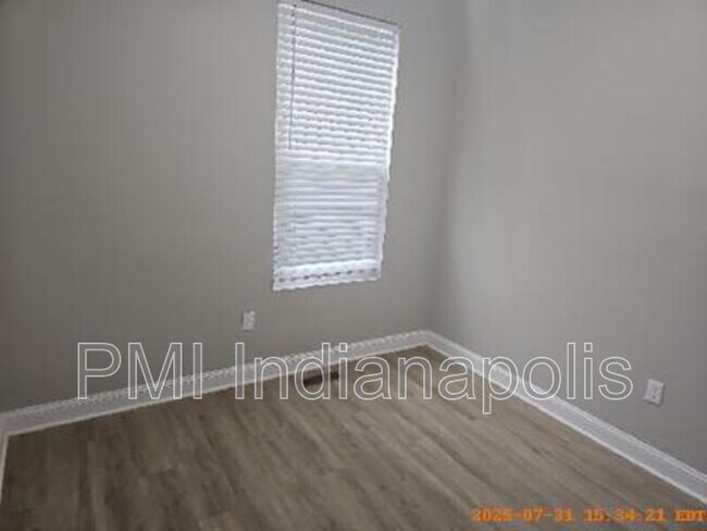 Building Photo - 640 N Parker Ave