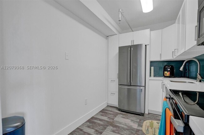 Building Photo - 20515 E Country Club Dr