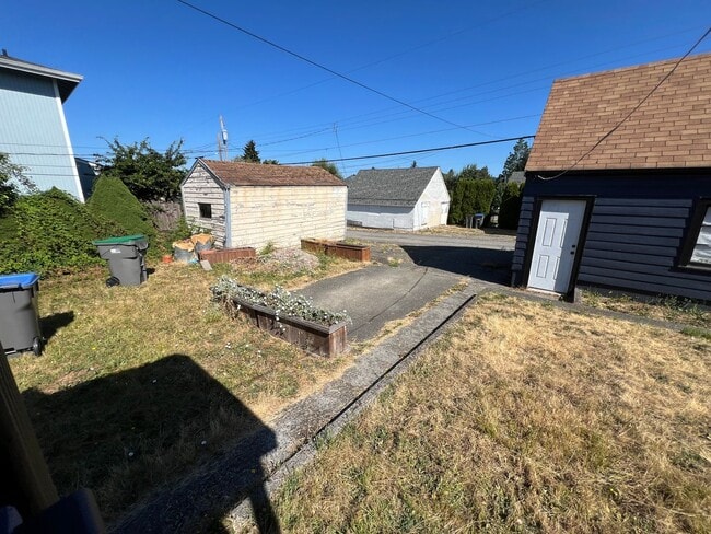 Building Photo - 3 Bed / 1.75 Bath Home for Rent in Bremert...