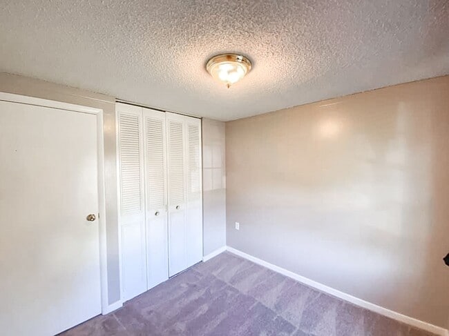 Building Photo - Beautifully Maintained 3 Bed 2 Bath Single...