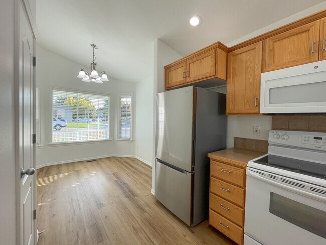 Building Photo - 10826 Hackberry St
